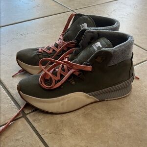 Sorel Olive and Coral High-Top boots